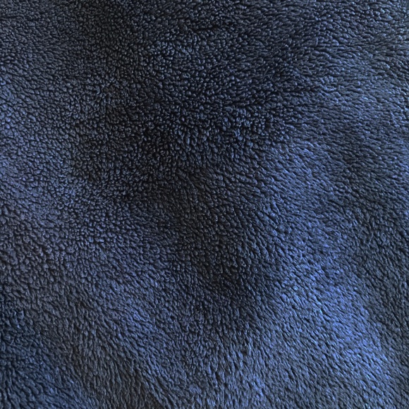 NAVY FLEECE CAR BLANKET - Picture 4 of 4